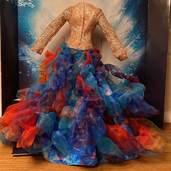 Aquaman Mera’s Royal Gown - Picture 7 of 8